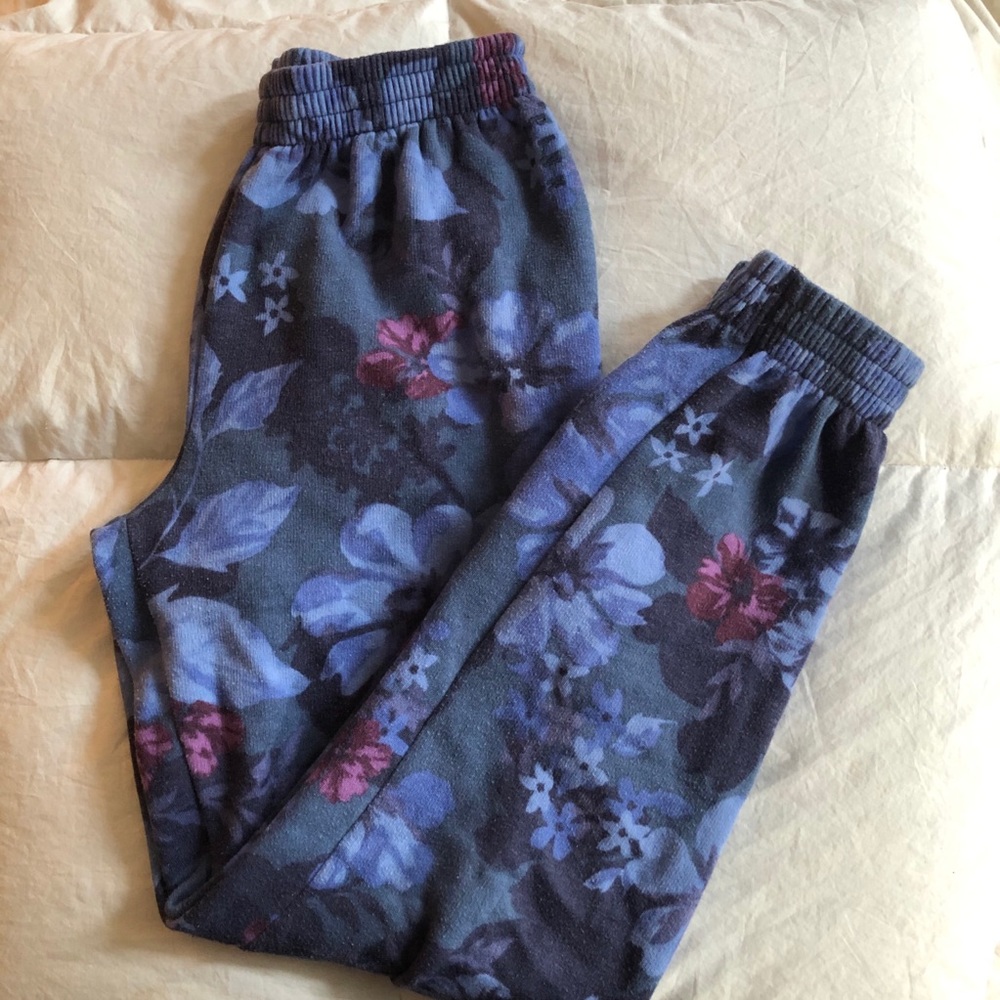 PINK Victoria’s Secret Floral Campus Jogger Small